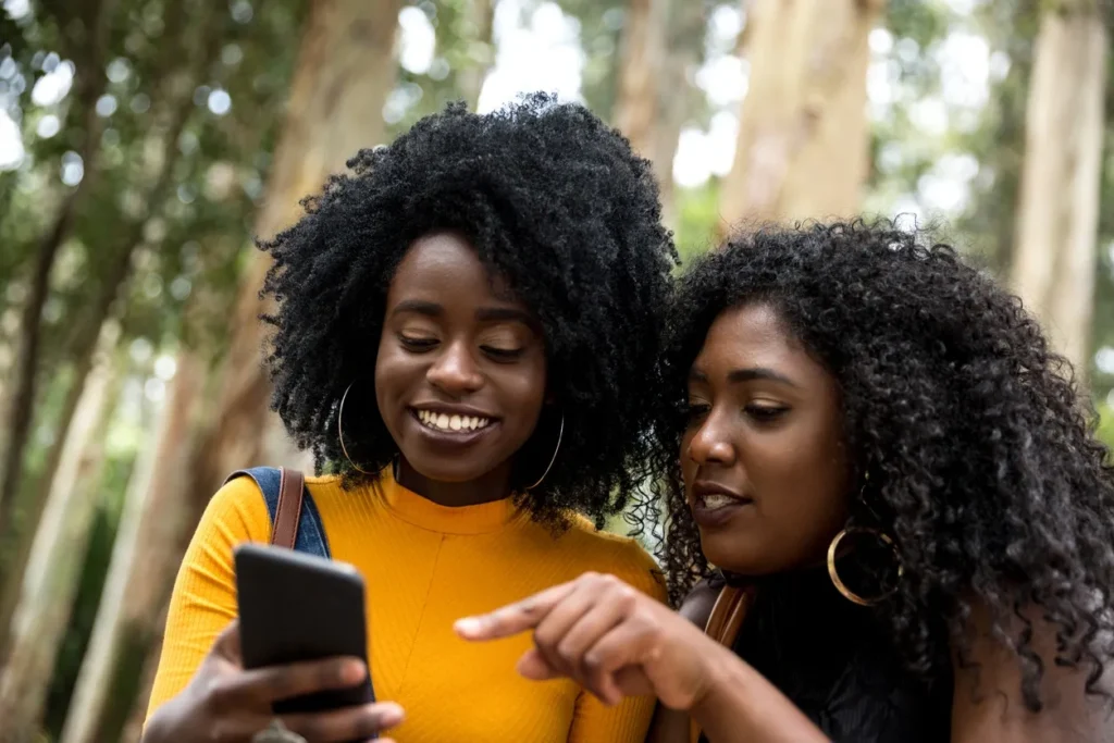 couple watching phone