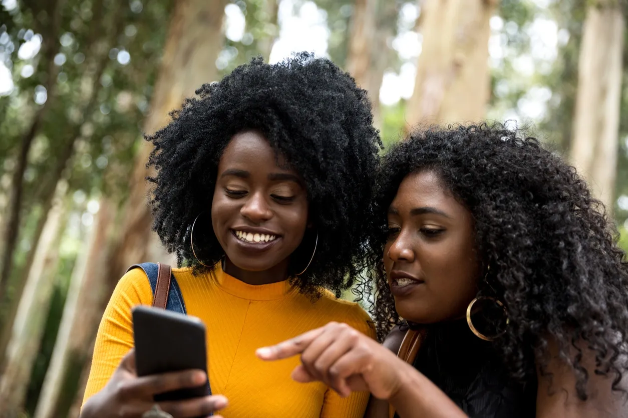 couple watching phone